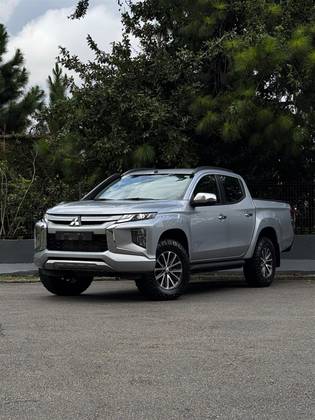 MITSUBISHI L200 TRITON 2.4 16V TURBO DIESEL SPORT HPE CD 4P 4X4 AUTOMÁTICO